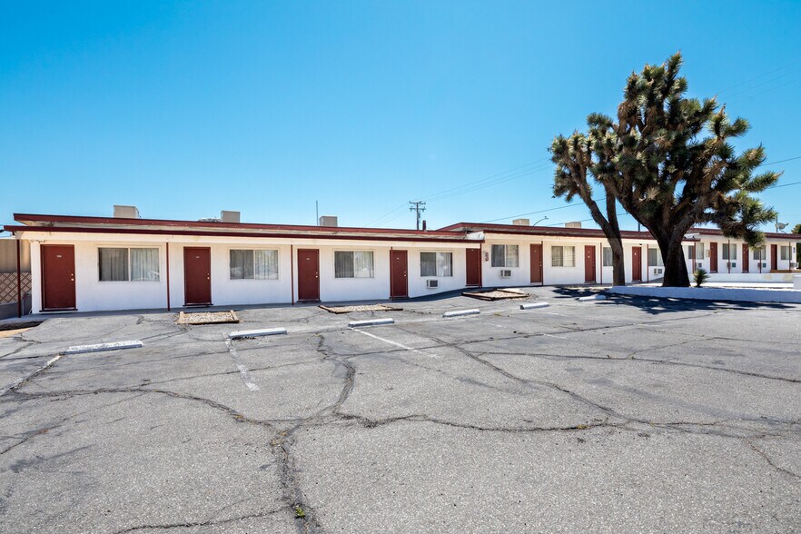 More Photos Of 55446 29 Palms Hwy, Yucca Valley Hotel For Sale