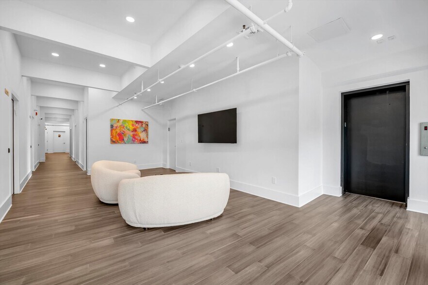 More Photos Of 705 Middle Neck Rd, Great Neck Coworking Space