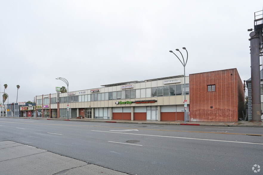 More Photos Of 14640 Victory Blvd, Van Nuys Storefront Retail Office For Lease