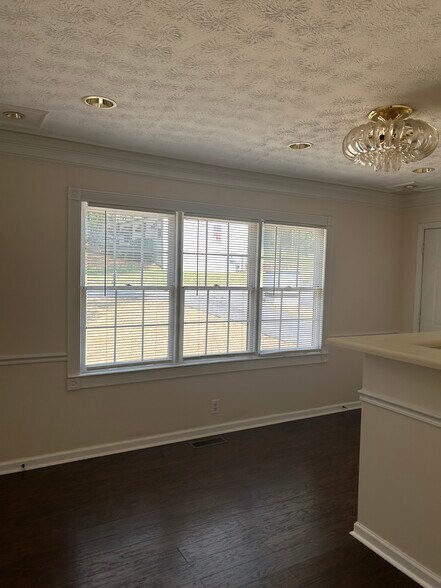 More Photos Of 588 Seminole Dr NE, Marietta Medical For Lease