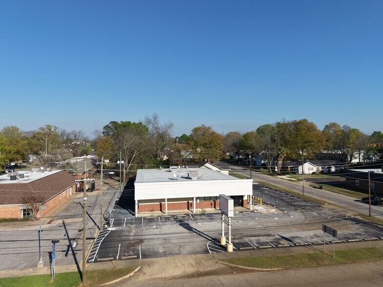 More Photos Of 1525 Forest Ave, Montgomery Drugstore For Lease