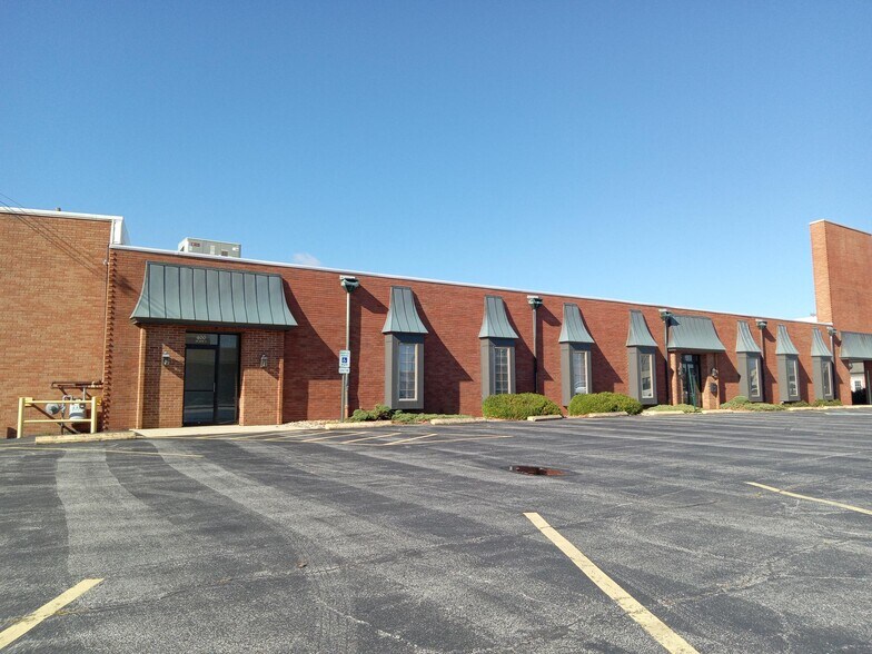 More Photos Of 400 St. Louis St, Edwardsville Medical For Lease