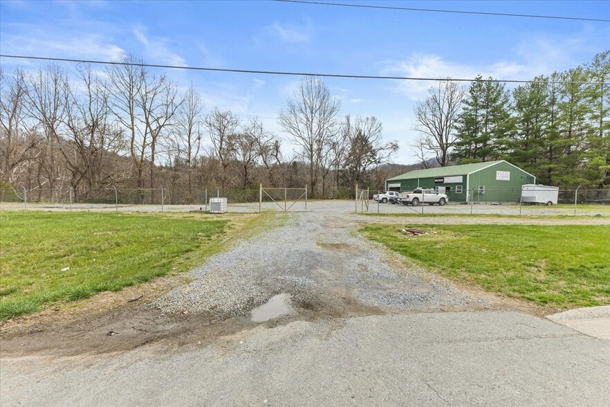 More Photos Of 3861 Highway 19 E, Elizabethton Office For Sale