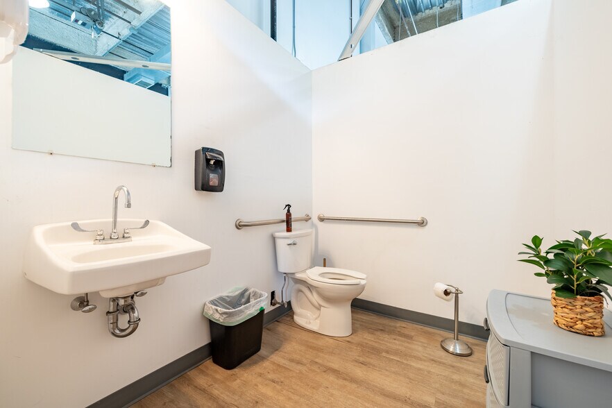 More Photos Of 100 Ferncroft Rd, Danvers Manufacturing For Lease