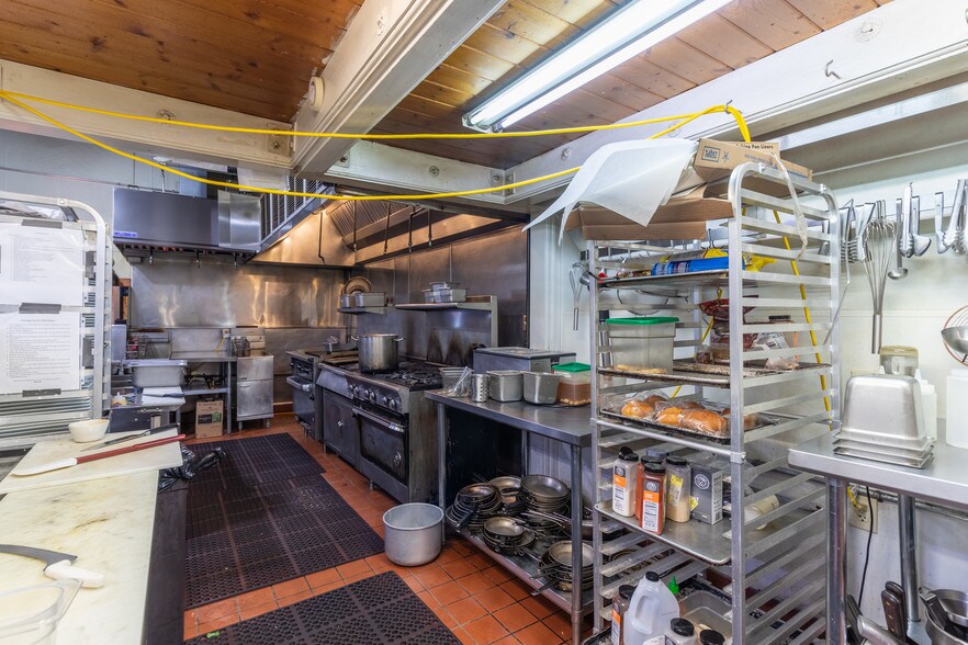 More Photos Of 102 S State St, Ukiah Storefront Retail Office For Sale