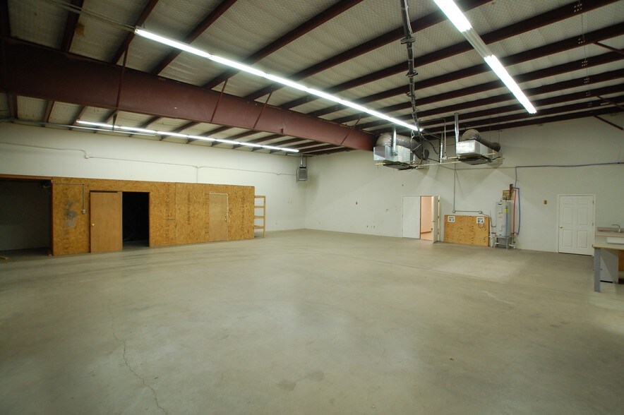 More Photos Of 6101 43rd St, Lubbock Storefront For Lease