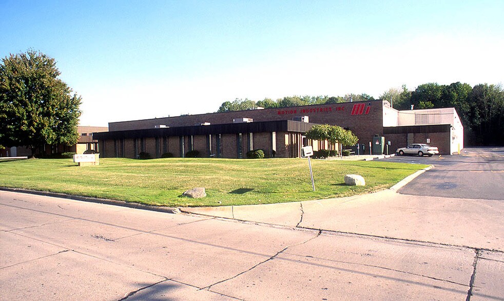 More Photos Of 1700-1704 E Avis Dr, Madison Heights Warehouse For Lease