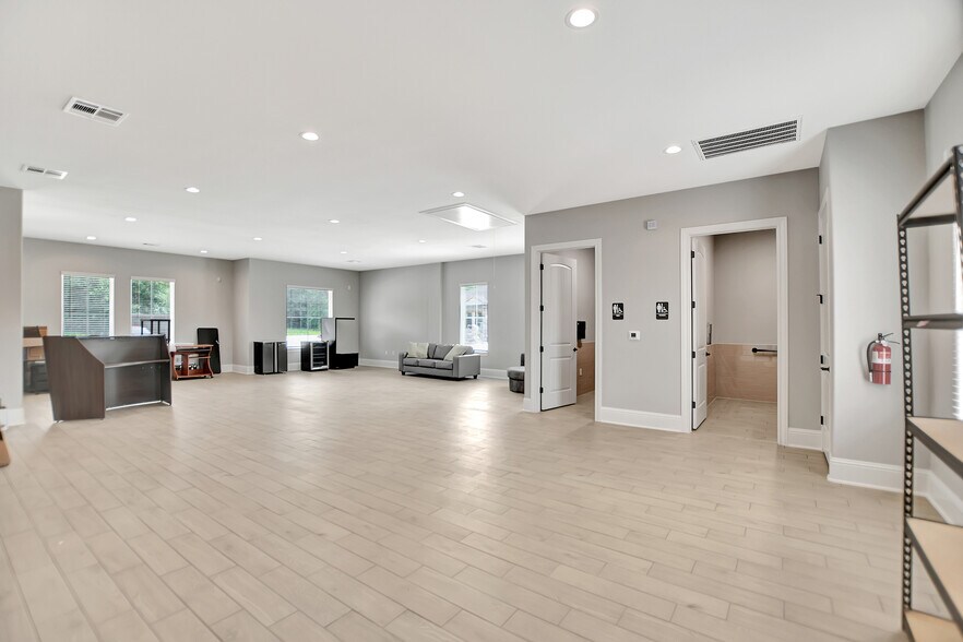 More Photos Of 31360 Nichols Sawmill Rd, Magnolia Medical For Lease