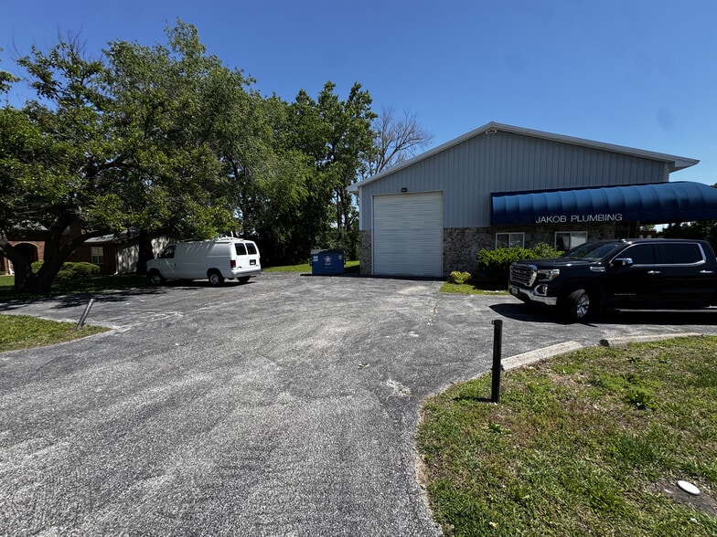 More Photos Of 118 Diekamp Ln, Saint Charles Service For Lease