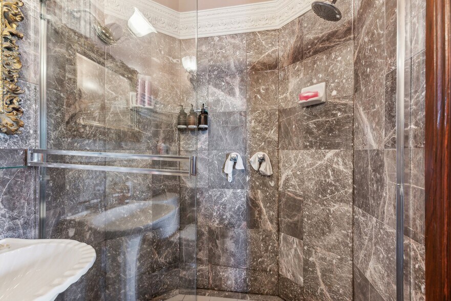 More Photos Of 1057 Steiner St, San Francisco Hospitality For Sale