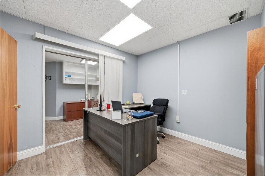 More Photos Of 1660 N Newcomb St, Porterville Coworking Space