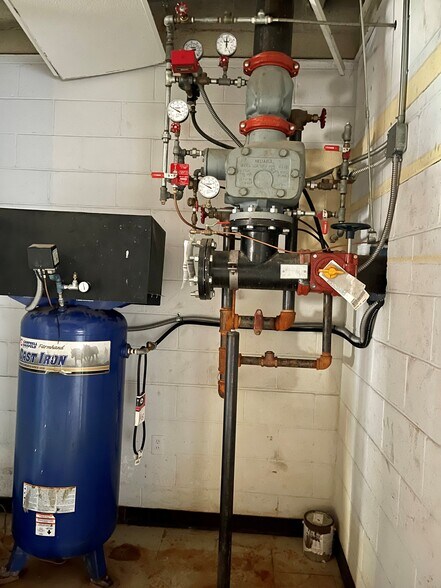 More Photos Of 250 Commonwealth Ave, Bristol Health Club For Lease