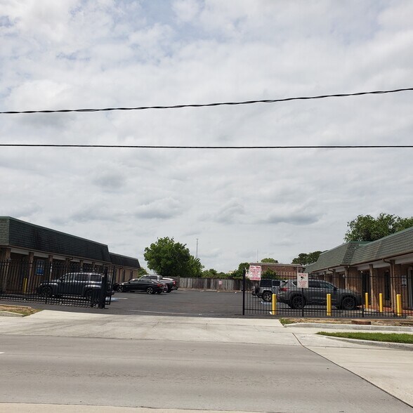 More Photos Of 1111 Gessner Rd, Houston Medical For Lease