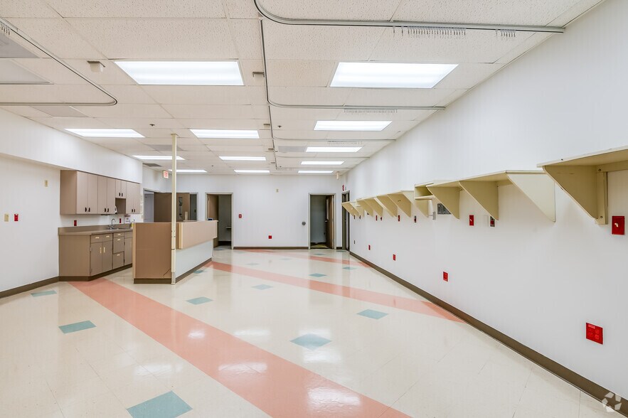 More Photos Of 7007 N Range Line Rd, Milwaukee Medical For Sale