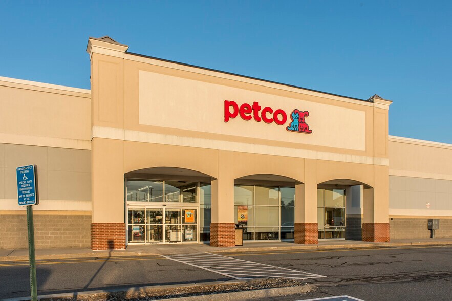 More Photos Of 1315 W Main St, Middletown Unknown For Lease