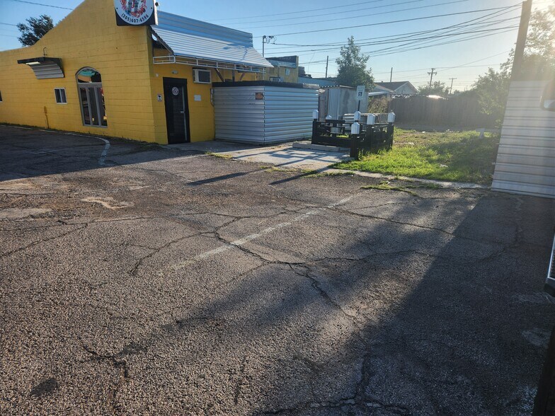 More Photos Of 104 E 38th St, Odessa Storefront For Lease