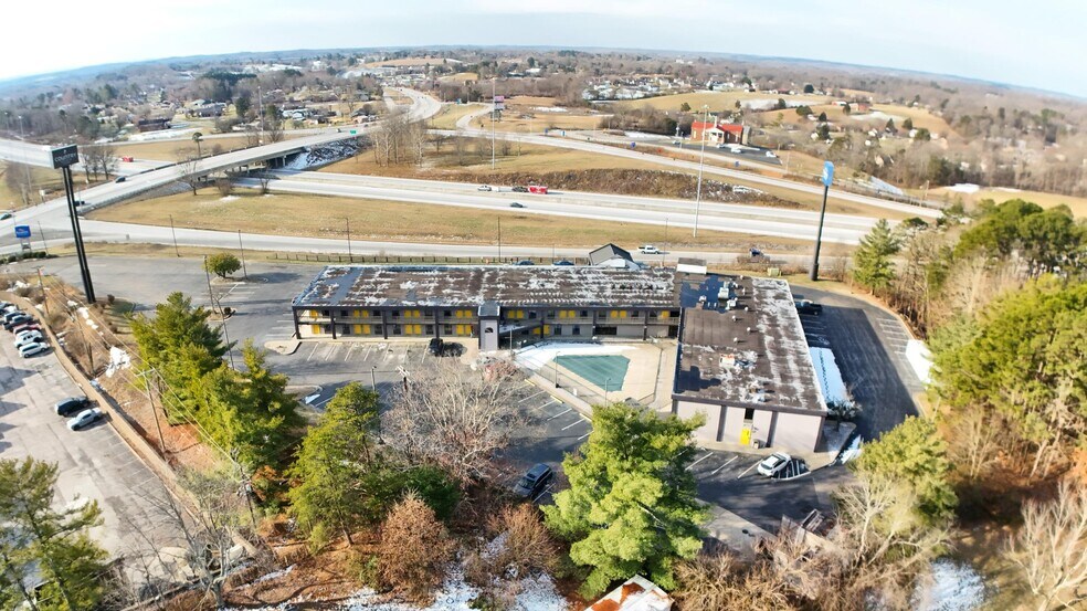 More Photos Of 2075 Highway 192 W, London Hotel For Sale