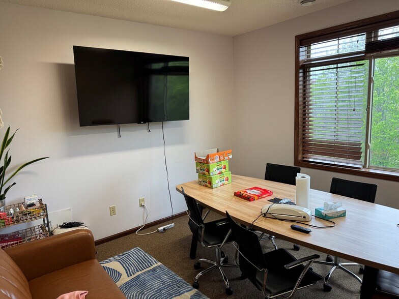 More Photos Of 7975 Stone Creek Dr, Chanhassen Office For Sale