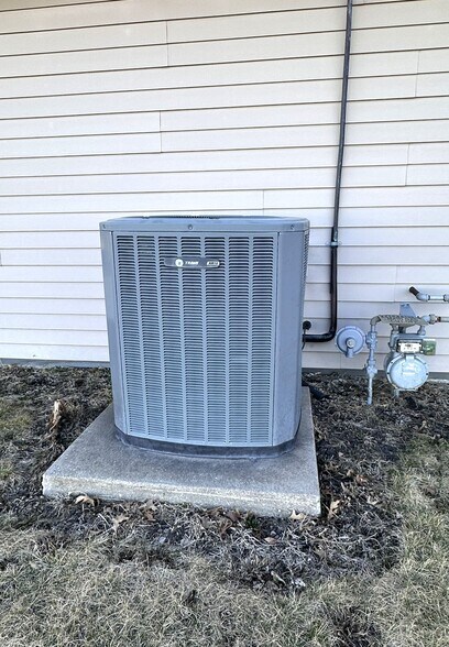 More Photos Of 220 SW 5th St, Woodhull Medical For Sale