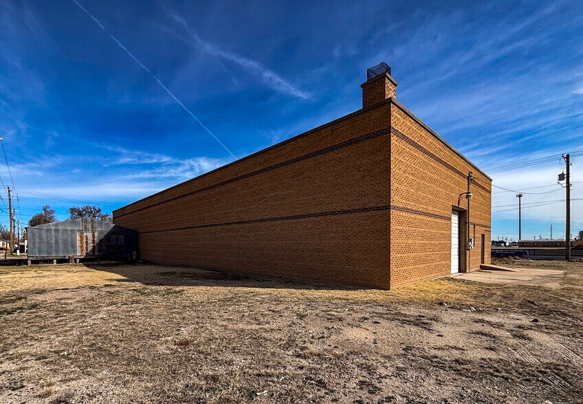 More Photos Of 1905 7th St, Great Bend Industrial For Sale