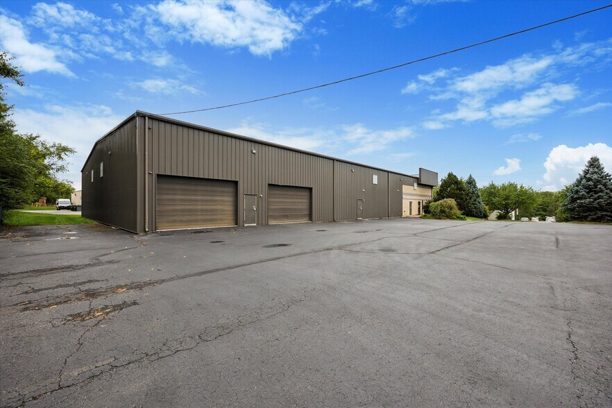 More Photos Of 475 Business Park Ln, Allentown Warehouse For Lease