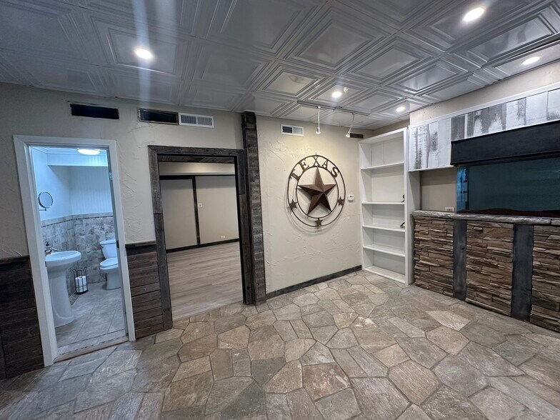 More Photos Of 204 S Kentucky St, McKinney Office Residential For Sale