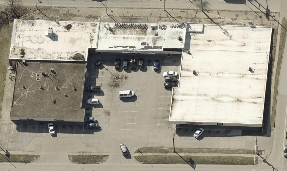 More Photos Of 5900-5904 SE 14th St, Des Moines Storefront For Sale