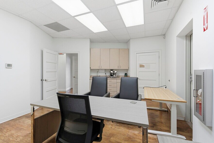 More Photos Of 5552 N Farmer Branch Rd, Ozark Office For Sale