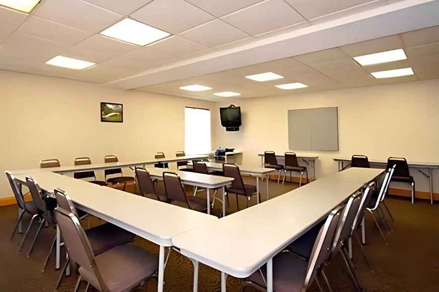 More Photos Of 150 Fdr Dr, North Vernon Hotel For Sale