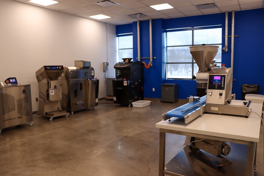 More Photos Of 85 River Rock Dr, Buffalo Office For Lease