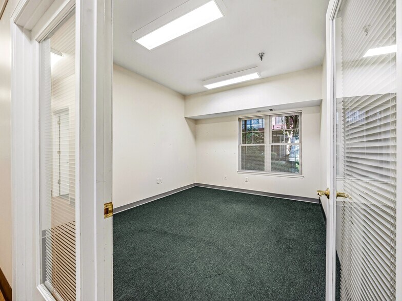 More Photos Of 64 Clingman Ave, Asheville Office For Sale