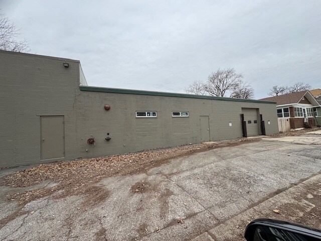 More Photos Of 726 S Broadway, Aurora Warehouse For Sale