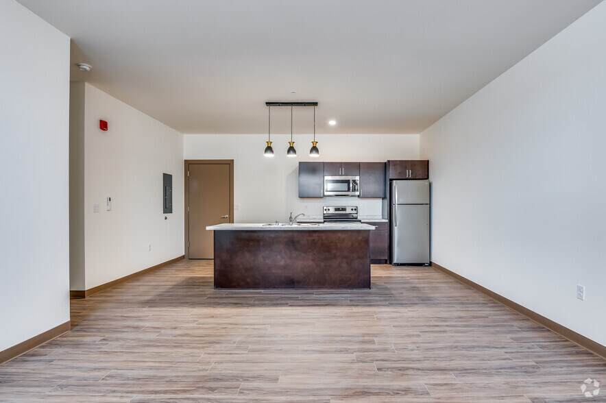 More Photos Of 2001 Marathon St, Neenah Apartments For Sale