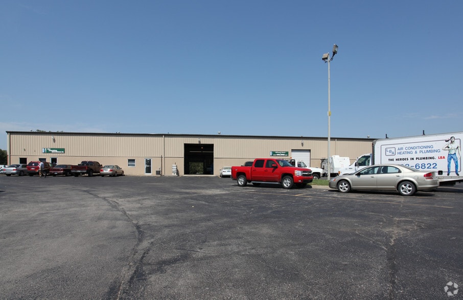 More Photos Of 6230-6244 Merriam Dr, Merriam Warehouse For Lease