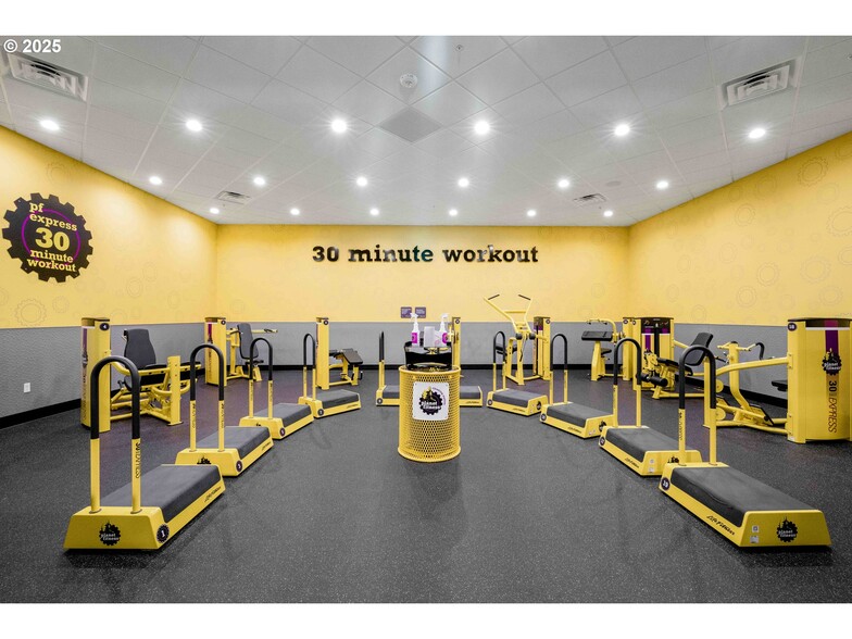 More Photos Of 1236 Teakwood Ave, Coos Bay Health Club For Sale