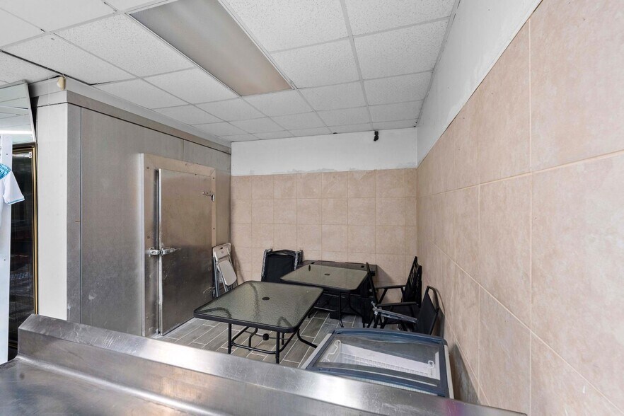 More Photos Of 4624 N Hubert Ave, Tampa Convenience Store For Sale