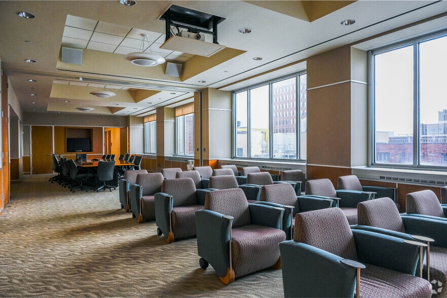 More Photos Of 40 Monument Cir, Indianapolis Office For Sale