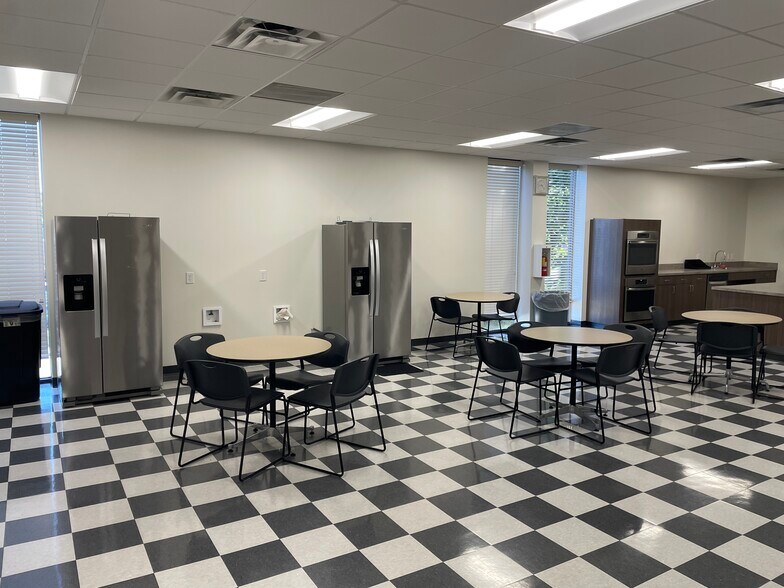 More Photos Of 8267 Elmbrook Dr, Dallas Office For Lease