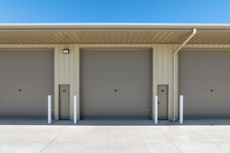 More Photos Of 14600 N US Highway 169, Smithville Self Storage For Lease