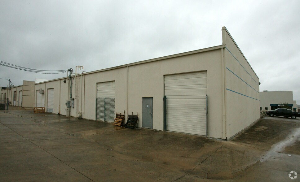 More Photos Of 12903-12907 Agency Dr, San Antonio Warehouse For Lease