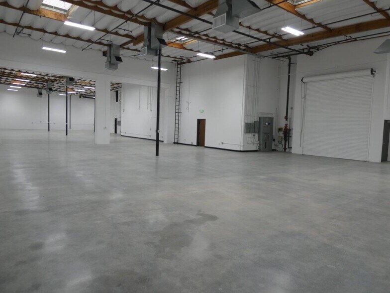 More Photos Of 1411 Railroad St, Glendale Warehouse For Lease