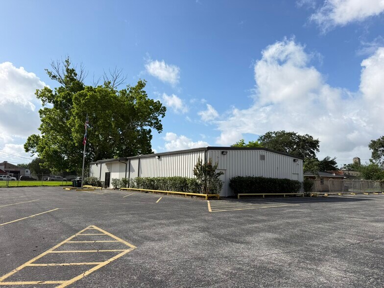 Primary Photo Of 7524 Avenue N, Houston Office For Lease