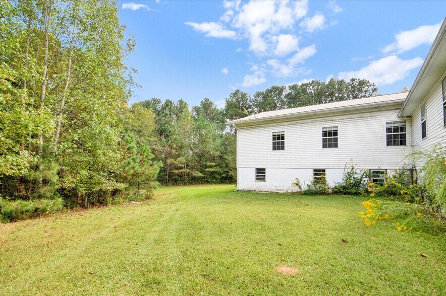 More Photos Of 220 Burgett rd, Susan Moore Specialty For Sale