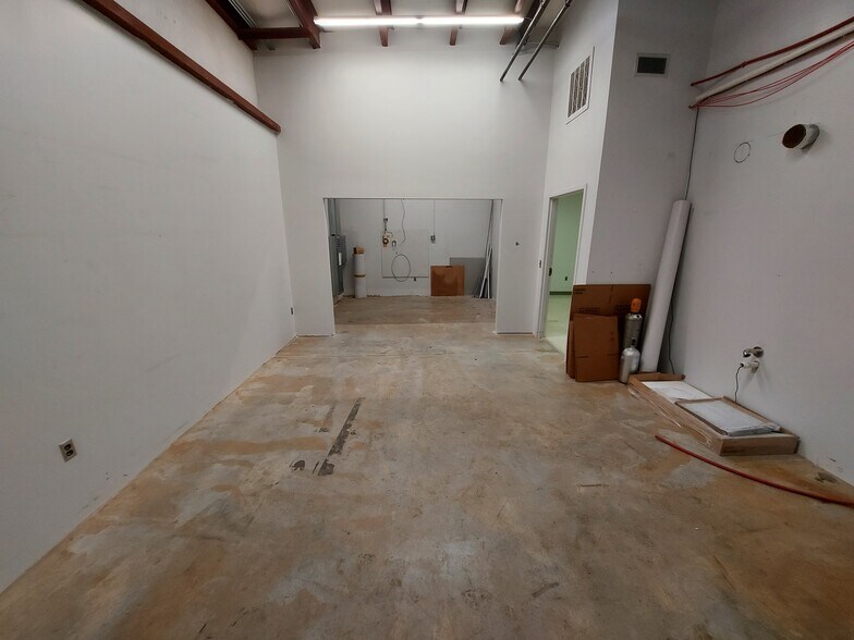 More Photos Of 625 Hutton St, Raleigh Showroom For Lease