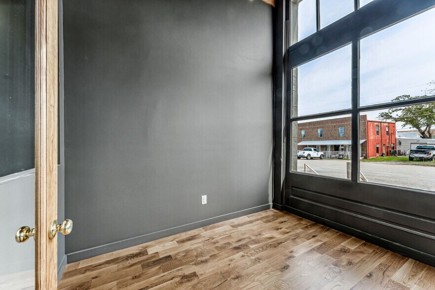 More Photos Of 104 S Kickapoo St, Lipan General Retail For Lease