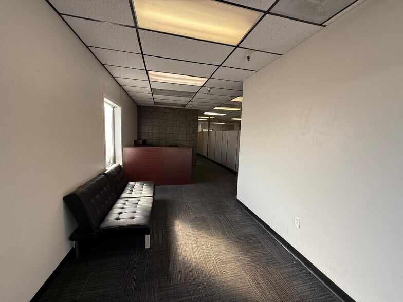 More Photos Of 7979-7989 Vickers St, San Diego Flex For Lease