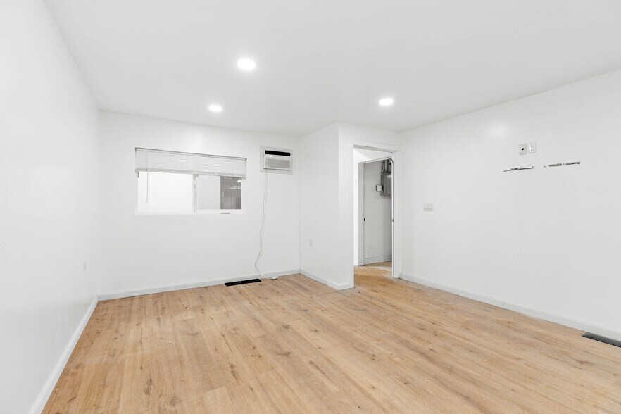 More Photos Of 11285 Goss St, Sun Valley Warehouse For Sale