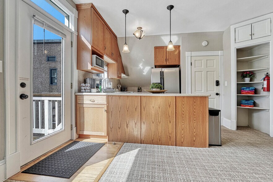 More Photos Of 6 Boulder Crescent St, Colorado Springs Hotel For Sale