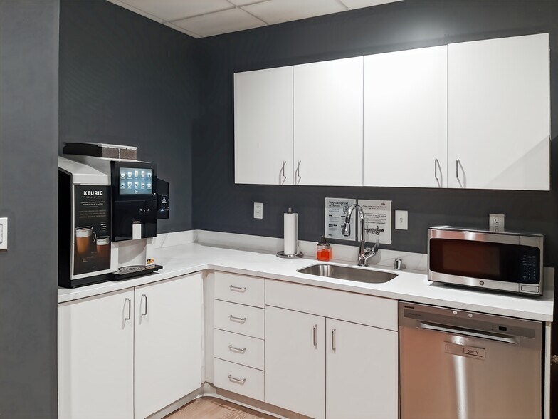 More Photos Of 8633-8799 N Port Washington Rd, Fox Point Coworking Space