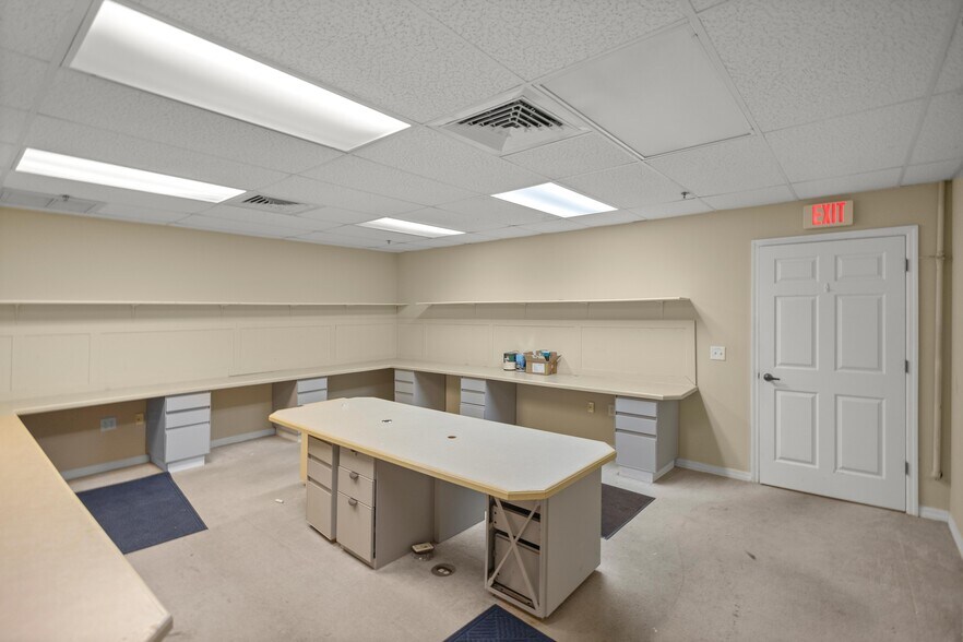 More Photos Of 1211 SW 17th St, Ocala Freestanding For Lease